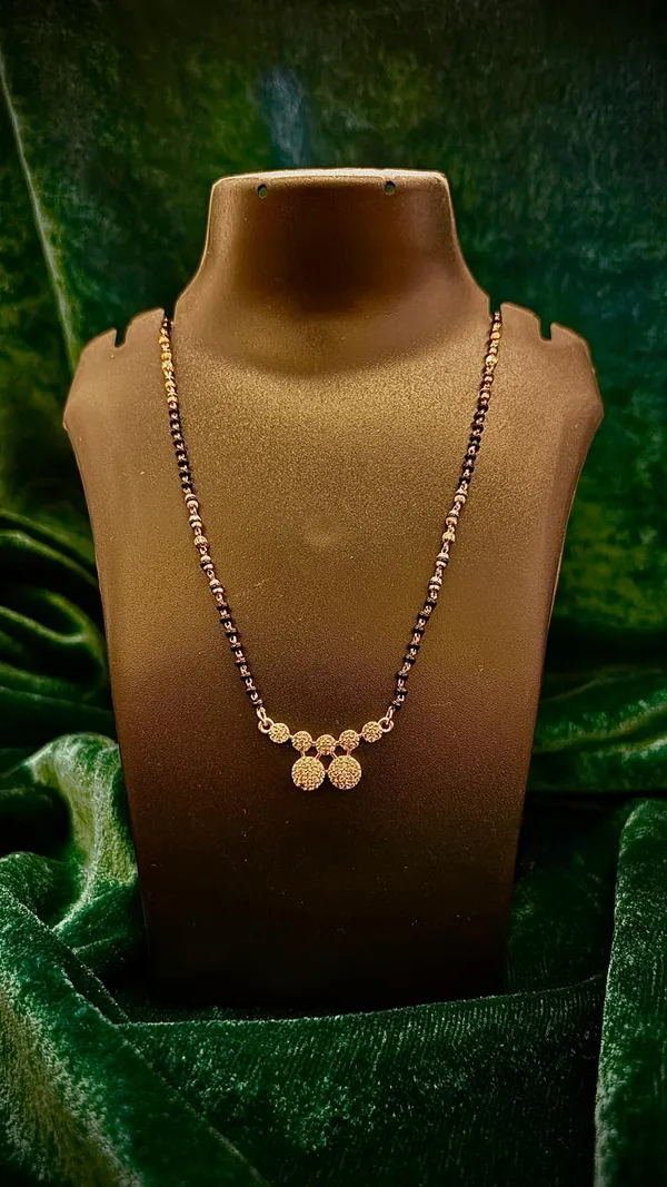 Jui_Short_Mangalsutra_with_Diamond_Pendant
