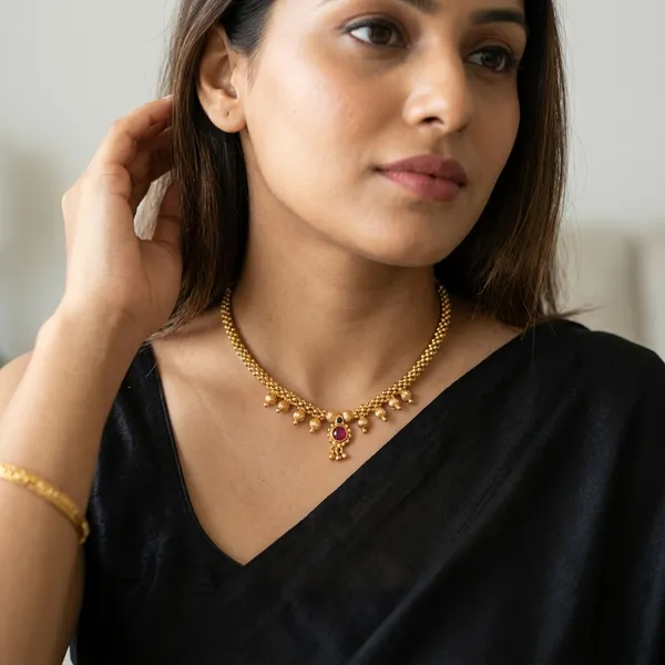 Traditional_Gold-Toned_Sai_Tushi