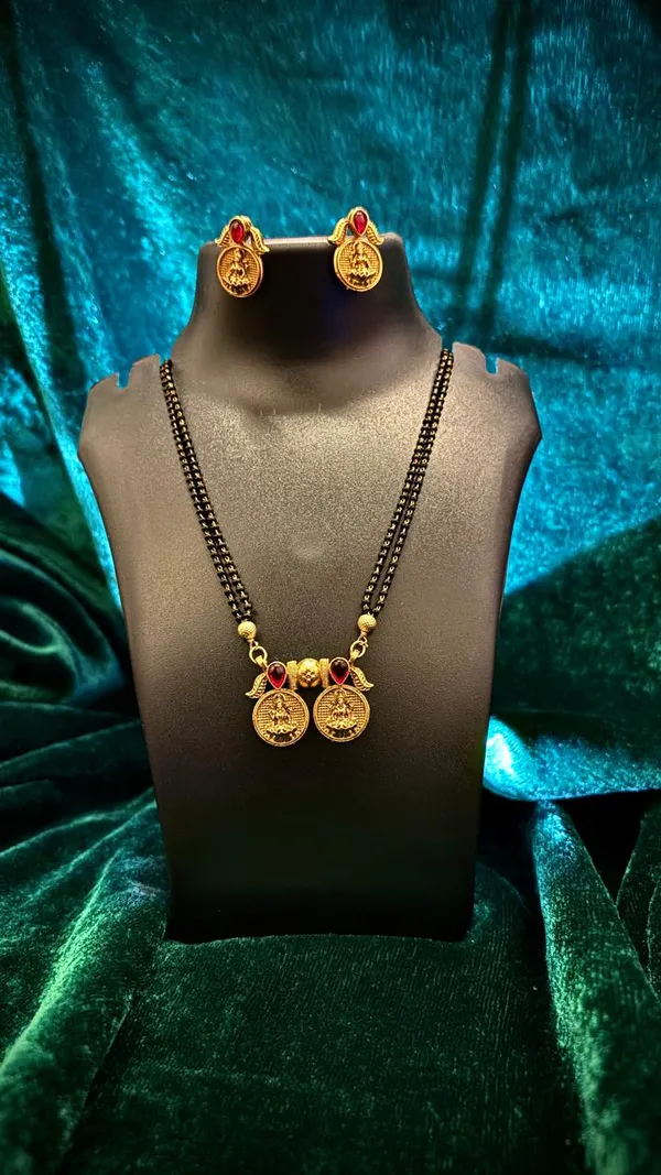 Traditional_Gold-Toned_Manvi_Long_Mangalsutra_with_Earings