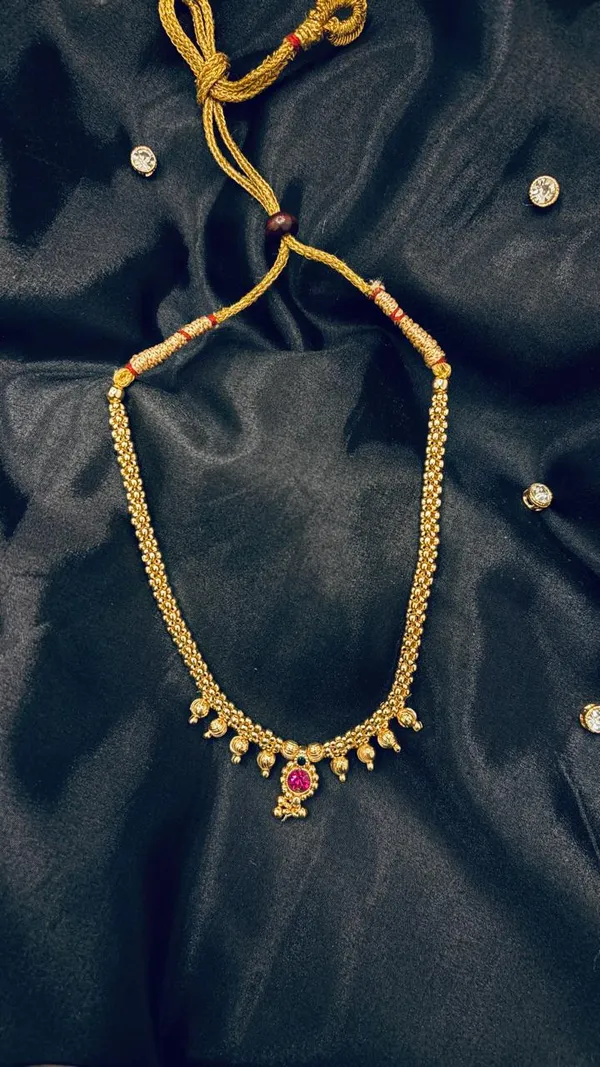 Traditional_Gold-Toned_Sai_Tushi