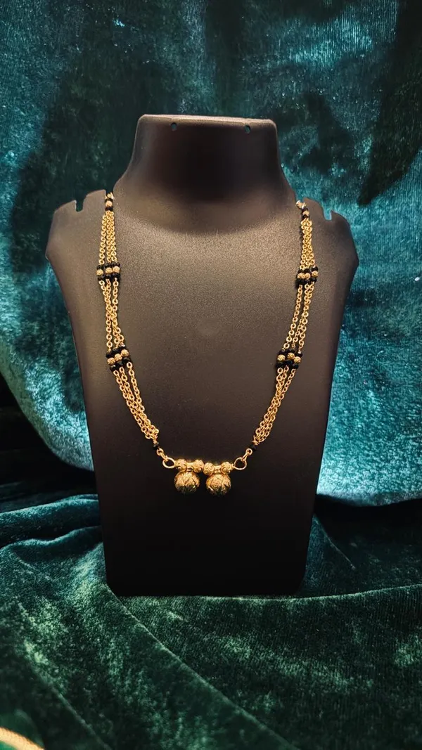 Traditional_Gold-Toned_Chameli_Short_Mangalsutra_with_Black_Beads