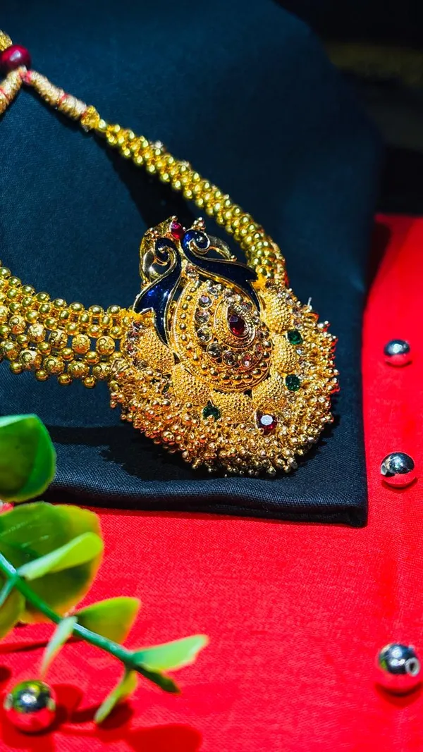 Traditional_Gold-Toned_Morni_Tushi
