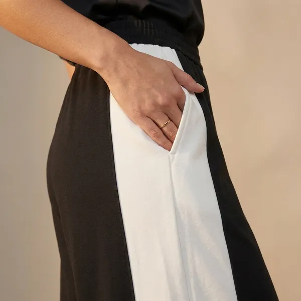 Womens_Black_And_White_Color_Block_Wide_Leg_Pants_With_Pockets