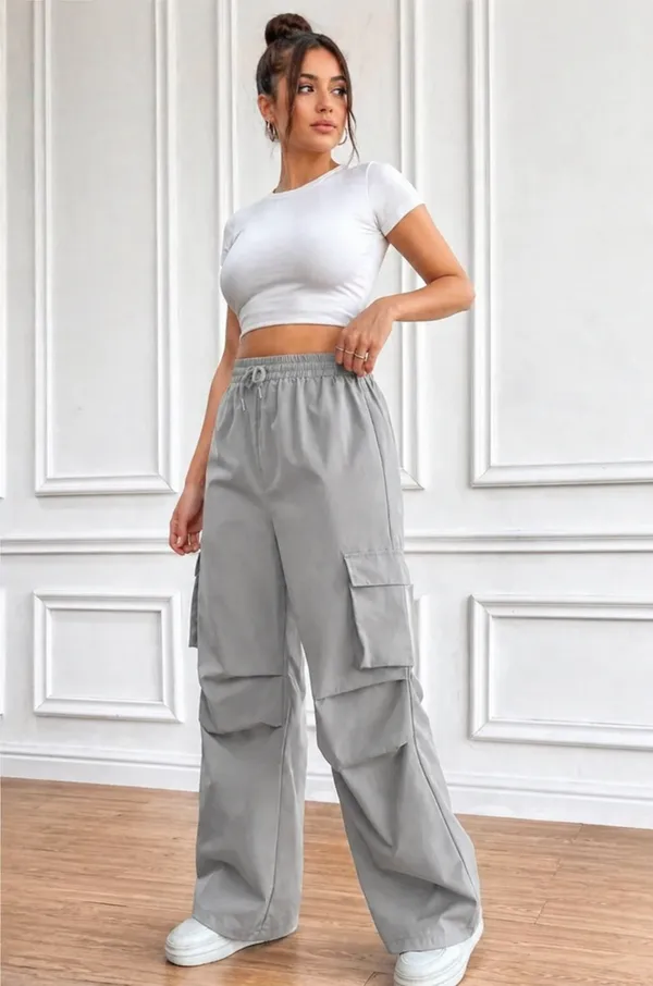 Womens_Grey_Wide_Leg_Cargo_Pants_With_Multi_Pocket_Design