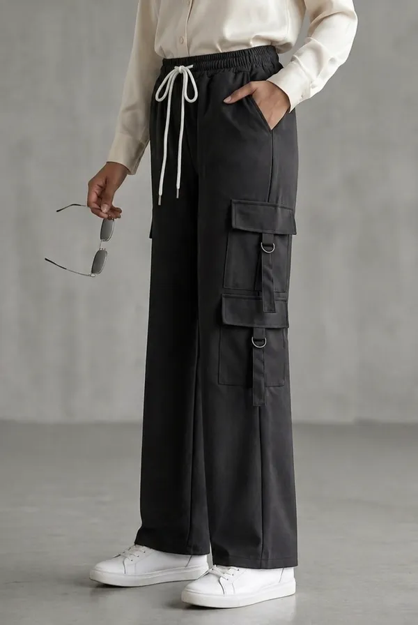Womens_Black_Cargo_Pants_With_Multiple_Pockets_And_Drawstring_Waist