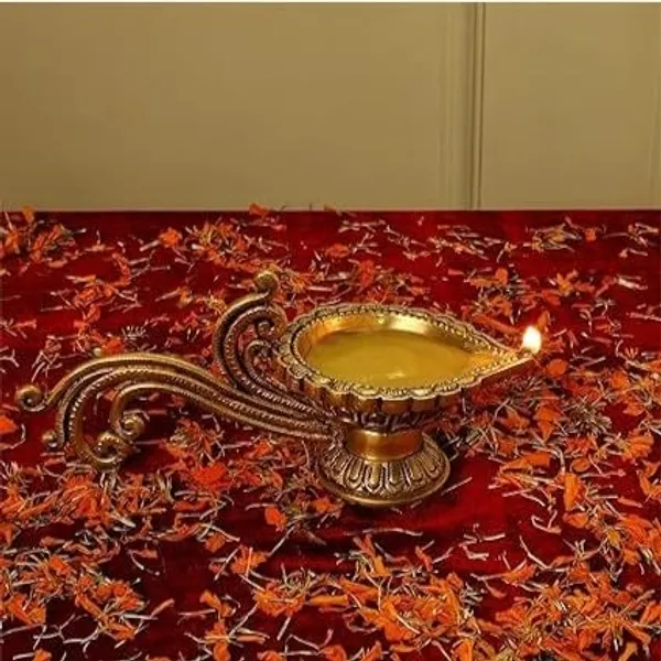 Sjl_Diya_With_Handle_Ethnic_Design_Handmade_Curved_Oil_Diya_For_Temple_Decoration_Brass_Table_Diya_Height_3_Inch
