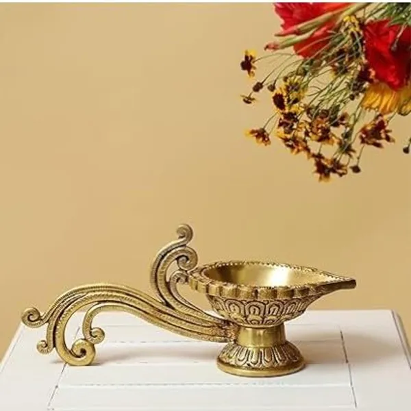 Sjl_Diya_With_Handle_Ethnic_Design_Handmade_Curved_Oil_Diya_For_Temple_Decoration_Brass_Table_Diya_Height_3_Inch
