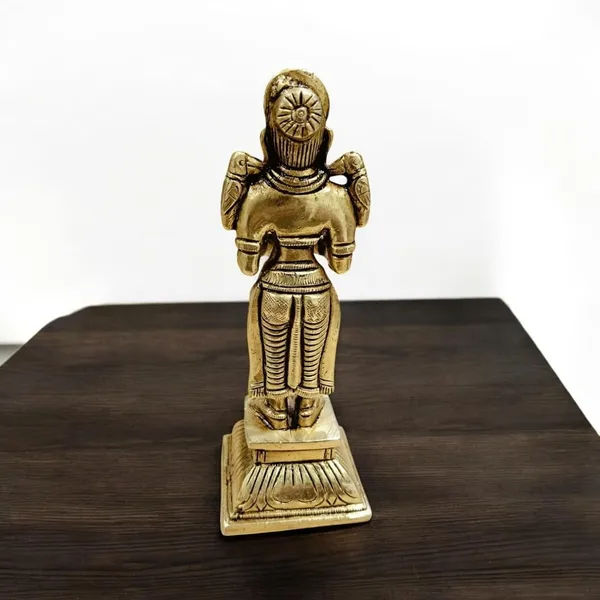 Sjl_Lady_Holding_Diya_Traditional_Indian_Deepam_Oil_Lamp_For_Puja_Home_Decor_Gifting_Brass_Table_Diya_Height_5.5_Inch