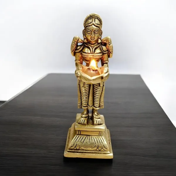 Sjl_Lady_Holding_Diya_Traditional_Indian_Deepam_Oil_Lamp_For_Puja_Home_Decor_Gifting_Brass_Table_Diya_Height_5.5_Inch
