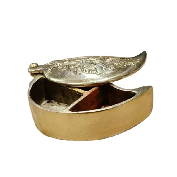 Sjl_Traditional_Leaf_Shaped_Kumkum_Box_For_Roli_Chawal_Haldi_Container_Pooja_Gifting_Decorative_Showpiece_3_Cm_Brass_Gold