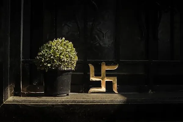 Sjl_Brass_Swastik_Wall_Hanging_Symbol_For_Home_Entrance_Temple_Vastu_Correction_Decorative_Showpiece_6_Cm_Brass_Gold