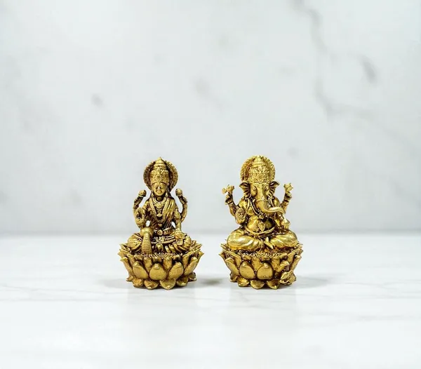 Sjl_Exports_Brass_Lakshmi_Ganesh_Idol_Pair_On_Lotus_Compact_4_Cm_Statue_Mini_Brass_Lakshmi_Ganesh_Idol_Pair_On_Lotus_4_Cm_For_Temple_Decor
