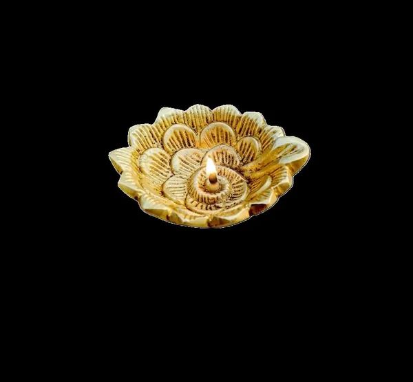 Sjl_Exports_Traditional_Brass_Flower_Design_Diya_Handcrafted_Temple_Oil_Lamp_Gold_Finish_7.5_X_6.5_Cm_For_Pooja_Rituals_And_Home_Decor