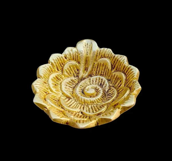 Sjl_Exports_Traditional_Brass_Flower_Design_Diya_Handcrafted_Temple_Oil_Lamp_Gold_Finish_7.5_X_6.5_Cm_For_Pooja_Rituals_And_Home_Decor