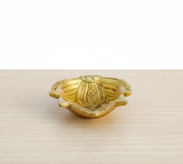 Sjl_Exports_Traditional_Brass_Leaf_Design_Diya_Handcrafted_Oil_Lamp_For_Pooja_Gold_Finish_9_X_7.5_Cm_Decorative_Temple_Worship_Lamp_With_Intricate_Pattern
