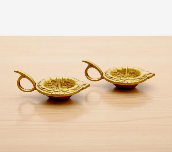 Sjl_Exports_Traditional_Brass_Diya_Set_With_Floral_Pattern_Design_10_Cm_X_6_5_Cm_Handcrafted_Oil_Lamp_With_Handle_For_Pooja_Rituals_Temple_Decoration_Gold_Finish_2_Pieces
