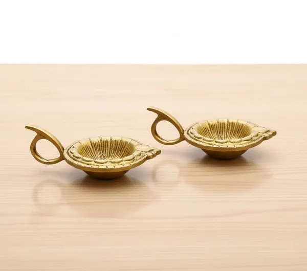 Sjl_Exports_Traditional_Brass_Diya_Set_With_Floral_Pattern_Design_10_Cm_X_6_5_Cm_Handcrafted_Oil_Lamp_With_Handle_For_Pooja_Rituals_Temple_Decoration_Gold_Finish_2_Pieces