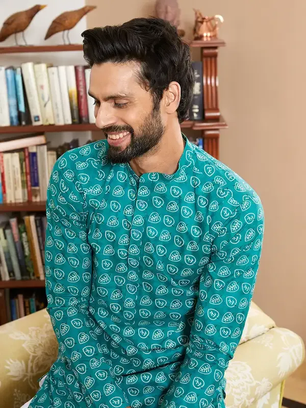Men_Sea_Green_And_White_Cotton_Leaf_Print_Straight_Kurta_With_Pyjama
