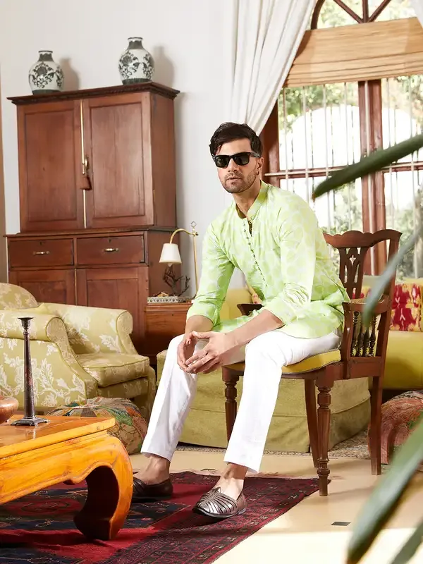 Men_Green_And_White_Embroidered_Cotton_Kurta_With_Pyjama