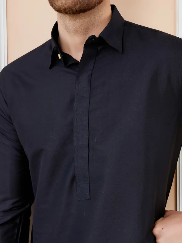 Men_Black_Cotton_Solid_Pathani_Kurta_With_Pyjama