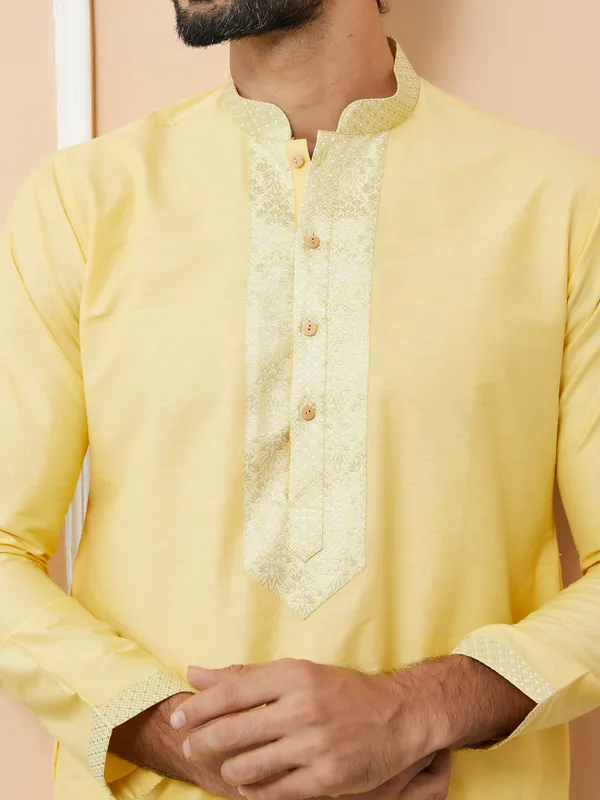 Yellow_Solid_Cotton_Straight_Kurta_With_Pyjama_With_Jacquard_Neckline
