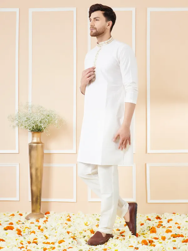 Cream_Solid_Cotton_Emboridered_Neckline_Straight_Kurta_With_Pyjama