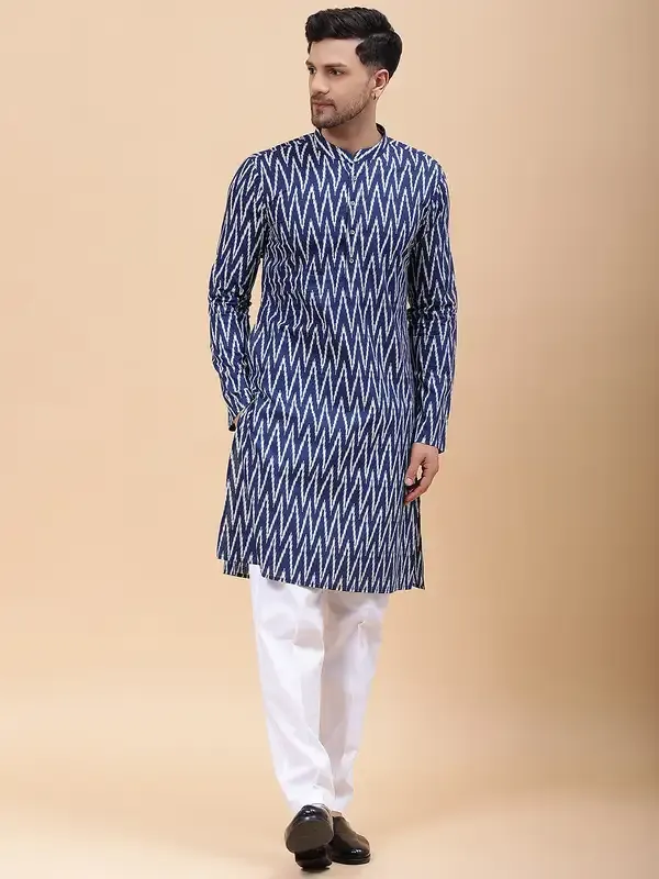 Men_Navy_Blue_&_White_Pure_Cotton_Printed_Staright_Kurta_With_Pajama