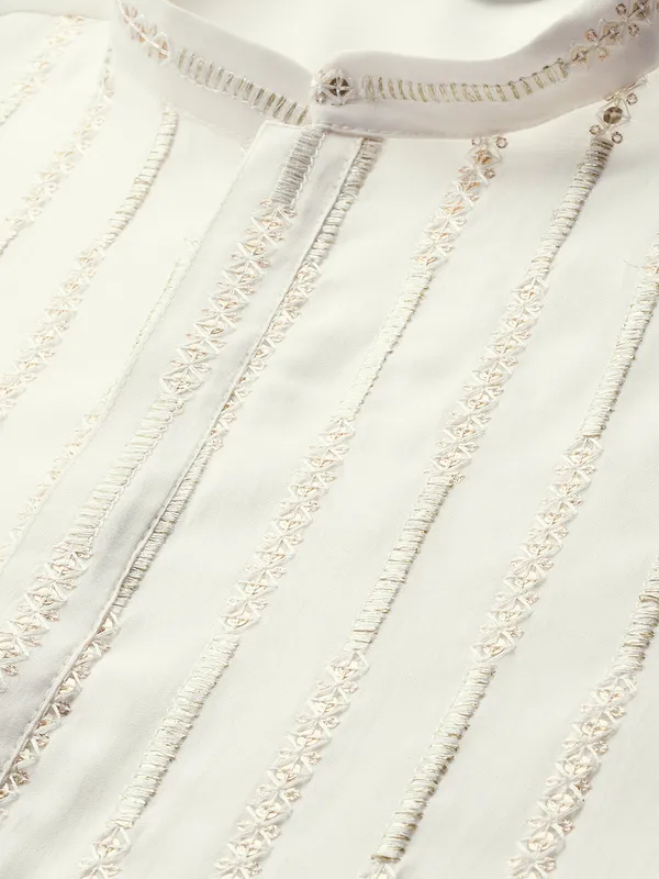 Men�s_Off_White_Chanderi_Silk_Kurta_with_Sequin_Embroidery,_Paired_with_Pyjama