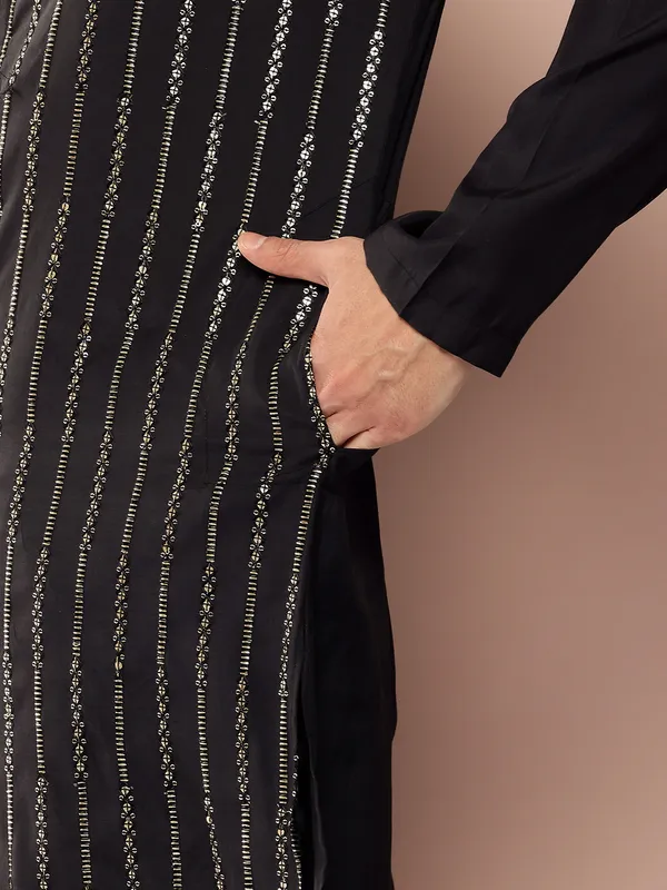 Men_Black_And_Gold_Chanderi_Silk_Sequins_Kurta_With_Pyjama