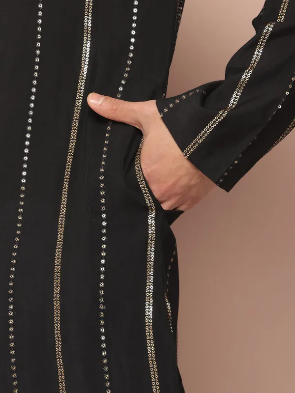 Men's_Black_&_Gold_Sequined_Chanderi_Silk_Kurta