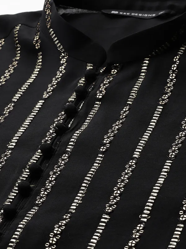 Black_&_Gold_Sequined_Chanderi_Silk_Kurta