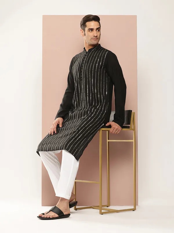Black_&_Gold_Sequined_Chanderi_Silk_Kurta