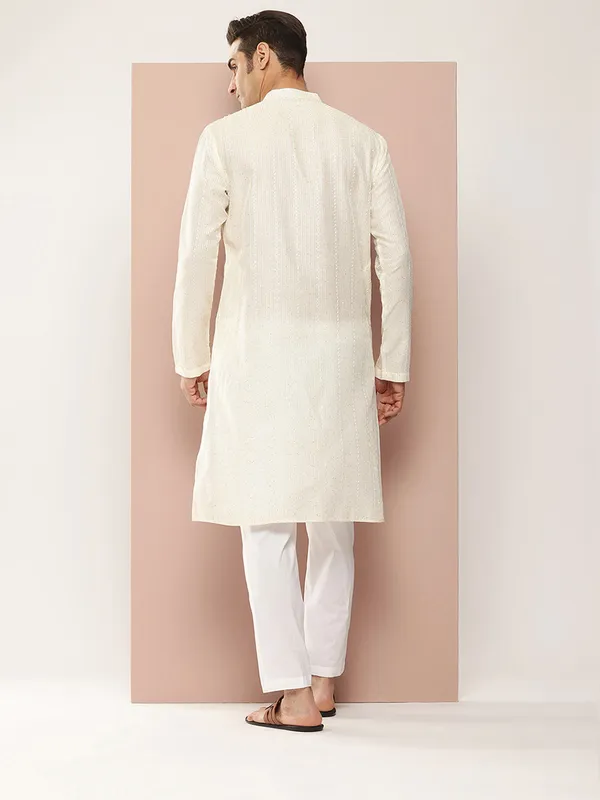 Men's_Off-White_Embroidered_Threadwork_&_Sequined_Chanderi_Silk_Straight_Kurta