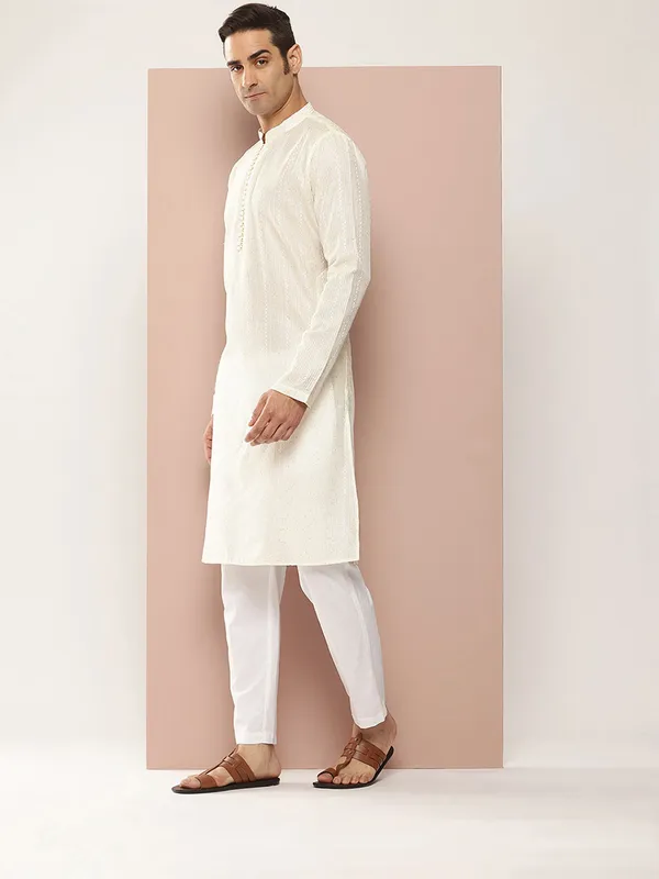Men's_Off-White_Embroidered_Threadwork_&_Sequined_Chanderi_Silk_Straight_Kurta