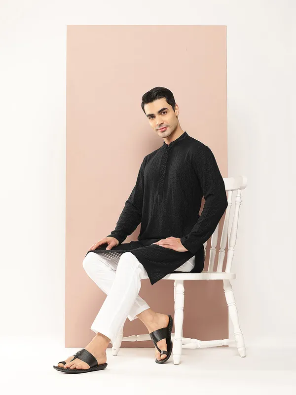 Men's_Black_Embroidered_Threadwork_&_Sequined_Chanderi_Silk_Straight_Kurta