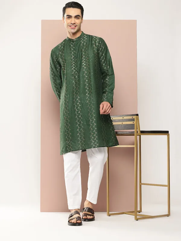 Men's_Green_Embroidered_Threadwork_&_Sequined_Chanderi_Silk_Straight_Kurta