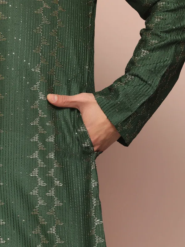 Men's_Green_Embroidered_Threadwork_&_Sequined_Chanderi_Silk_Straight_Kurta