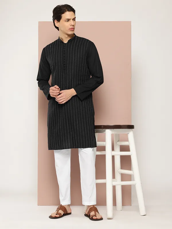Men_Black_Thread_Worked_Pure_Cotton_Straight_Kurta_With_Pyjama
