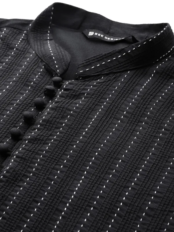 Men's_Black_Threadwork_Embellished_Pure_Cotton_Straight_Kurta
