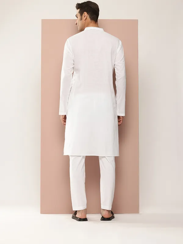 Men_White_Thread_Worked_Pure_Cotton_Straight_Kurta_With_Pyjama