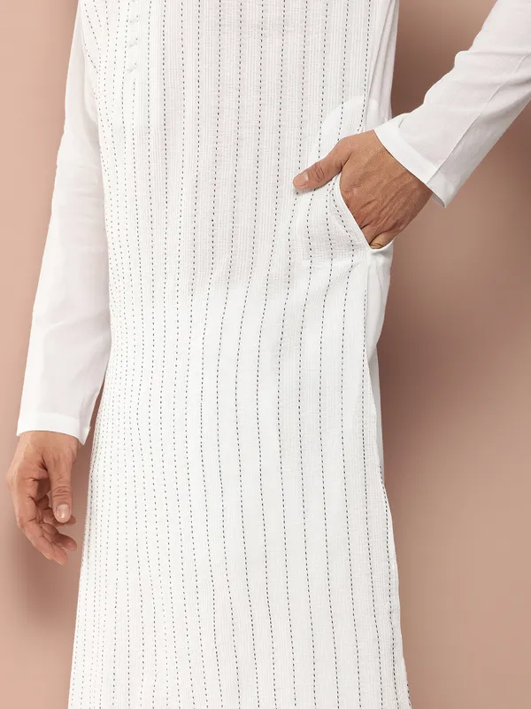 Men_White_Thread_Worked_Pure_Cotton_Straight_Kurta_With_Pyjama