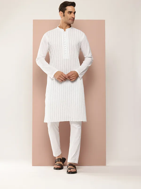 Men_White_Thread_Worked_Pure_Cotton_Straight_Kurta_With_Pyjama
