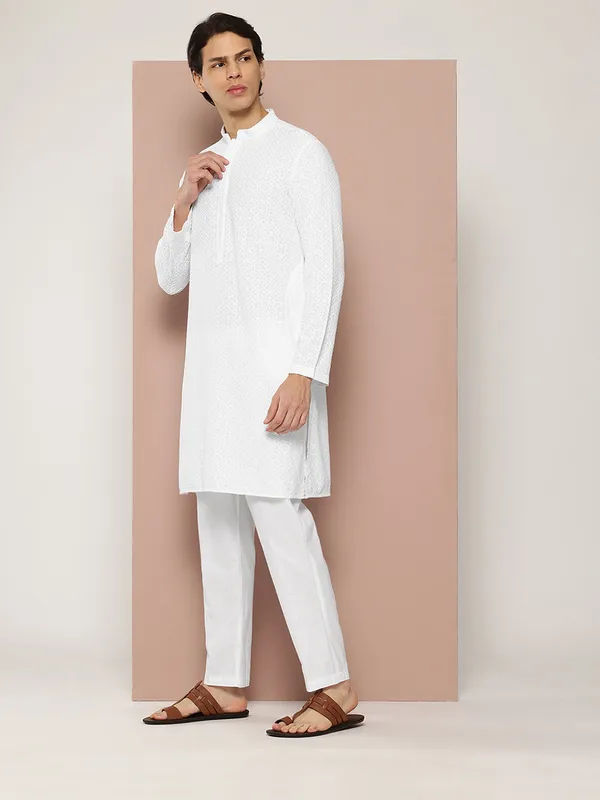 Men�s_White_Rayon_Kurta_with_Embroidered_Chikankari,_Paired_with_Pyjama