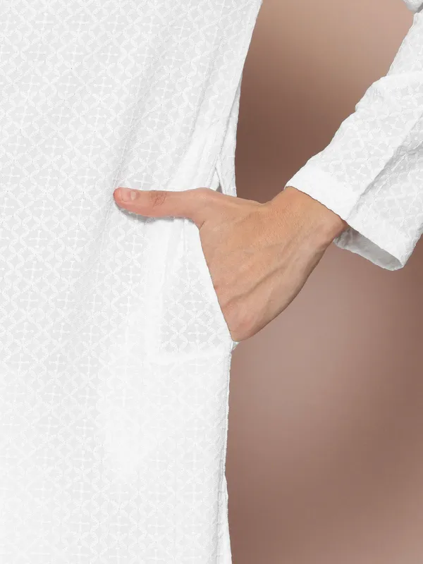 Men�s_White_Rayon_Kurta_with_Embroidered_Chikankari,_Paired_with_Pyjama