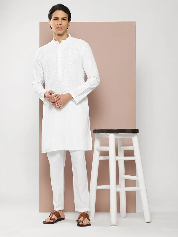 Men's_White_Embroidered_Chikankari_Pure_Cotton_Straight_Kurta
