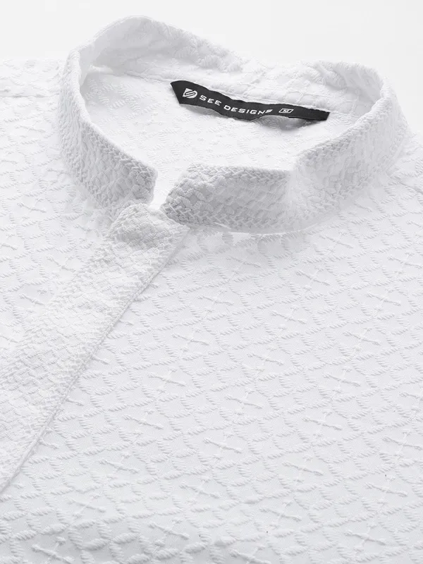 Men's_White_Embroidered_Chikankari_Pure_Cotton_Straight_Kurta
