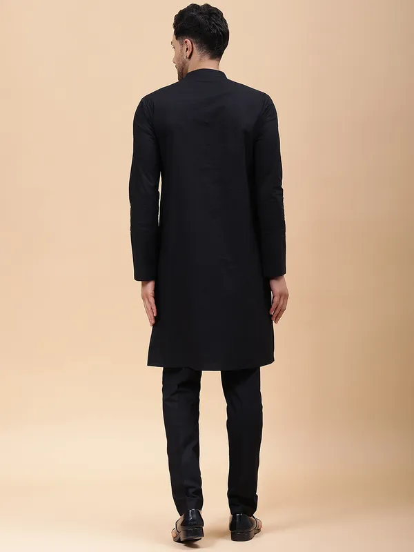 Men_Black_Pure_Cotton_Embroidered_Staright_Kurta_With_Pajama