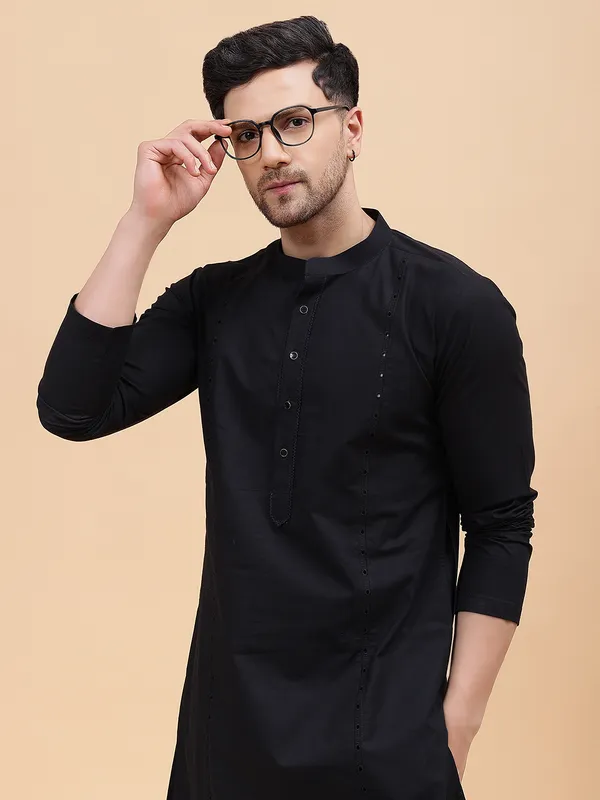 Men_Black_Pure_Cotton_Embroidered_Staright_Kurta_With_Pajama