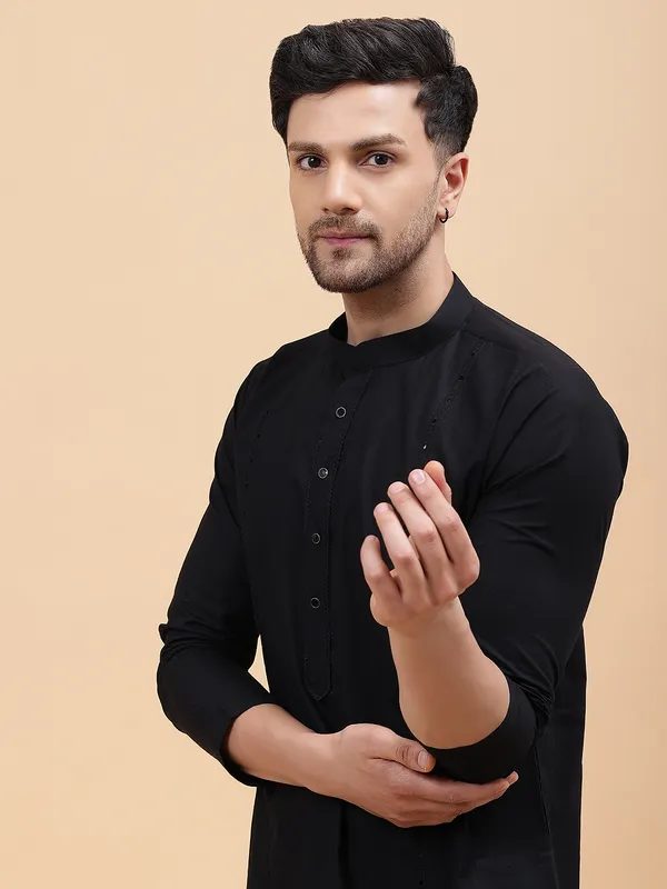 Men_Black_Pure_Cotton_Embroidered_Staright_Kurta_With_Pajama
