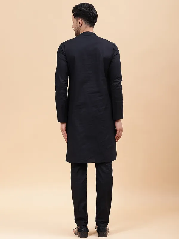 Men_Black_Pure_Cotton_Embroidered_Staright_Kurta_With_Pajama